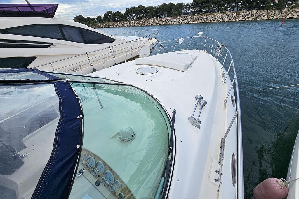 Cruisers Yachts 4270 <br>1997 – Image 5