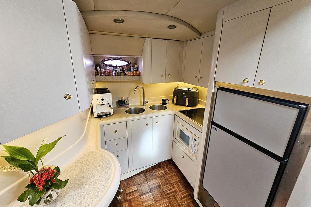 Cruisers Yachts 4270 <br>1997 – Image 19