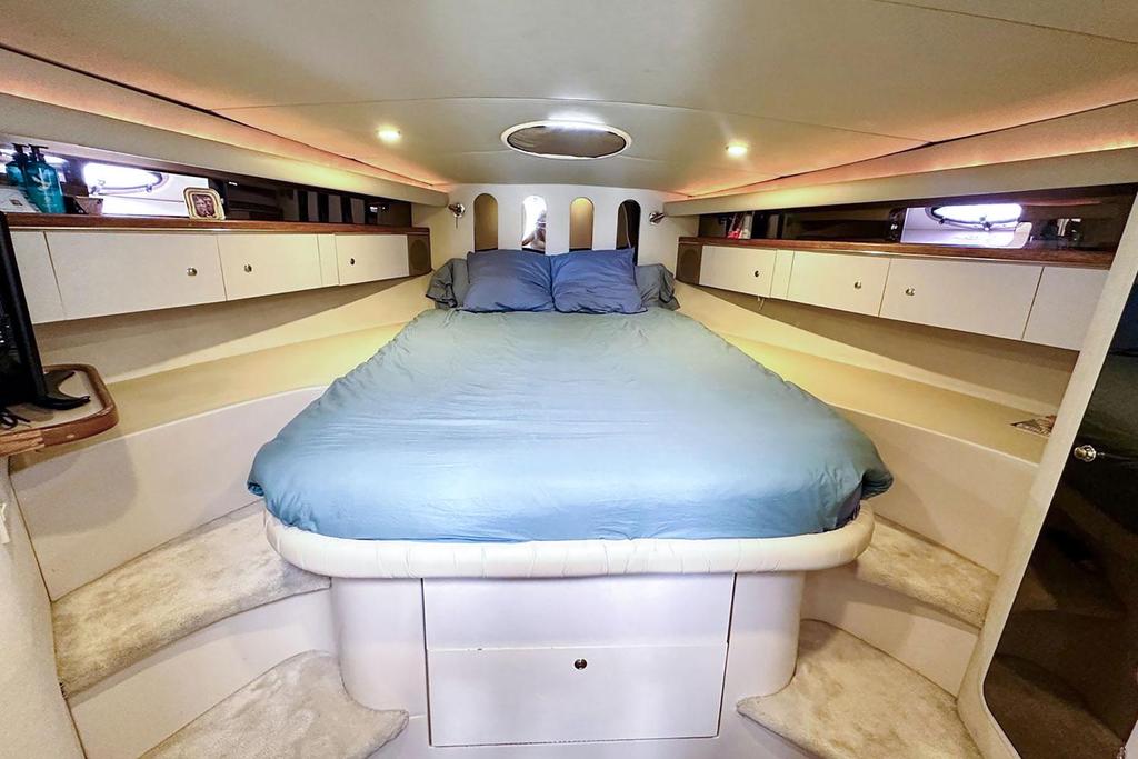 Cruisers Yachts 4270 <br>1997 – Image 22