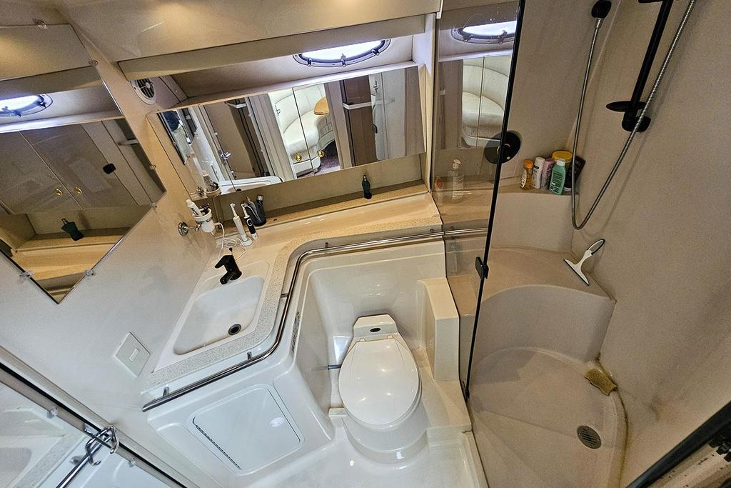 Cruisers Yachts 4270 <br>1997 – Image 23