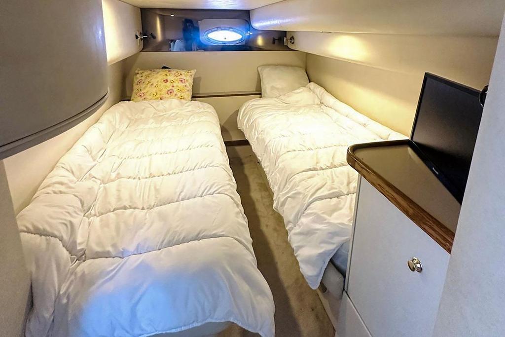 Cruisers Yachts 4270 <br>1997 – Image 24