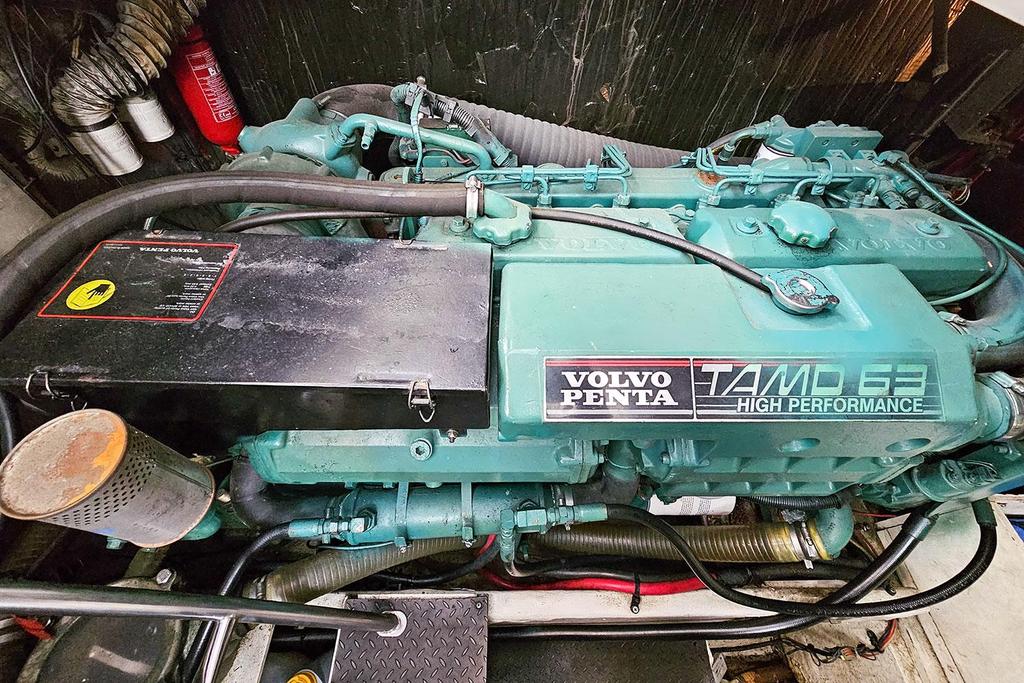 Cruisers Yachts 4270 <br>1997 – Image 26