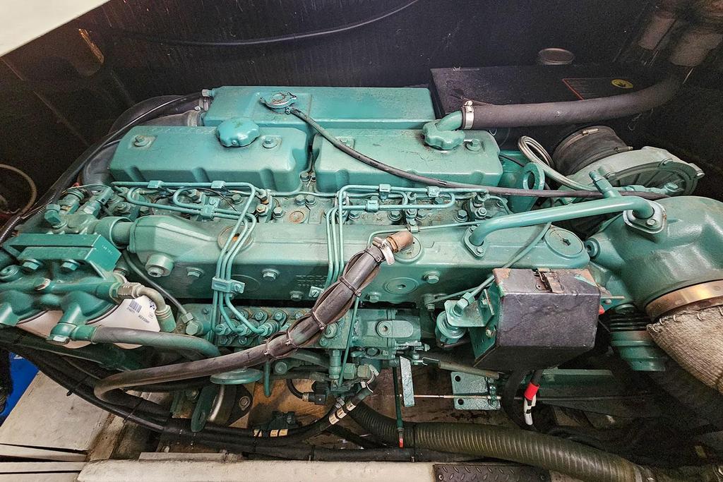 Cruisers Yachts 4270 <br>1997 – Image 27