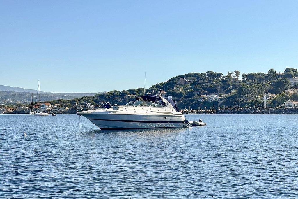 Cruisers Yachts 4270 <br>1997 – Image 31