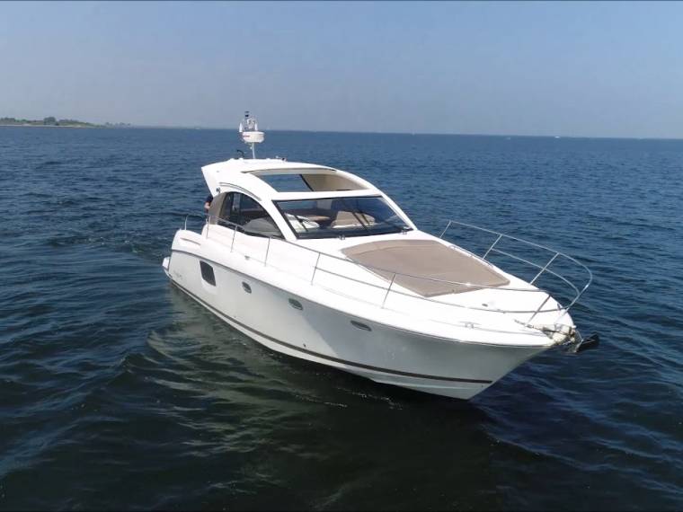 Prestige Yachts 390S