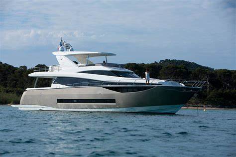 Prestige Yachts 750 F-Line