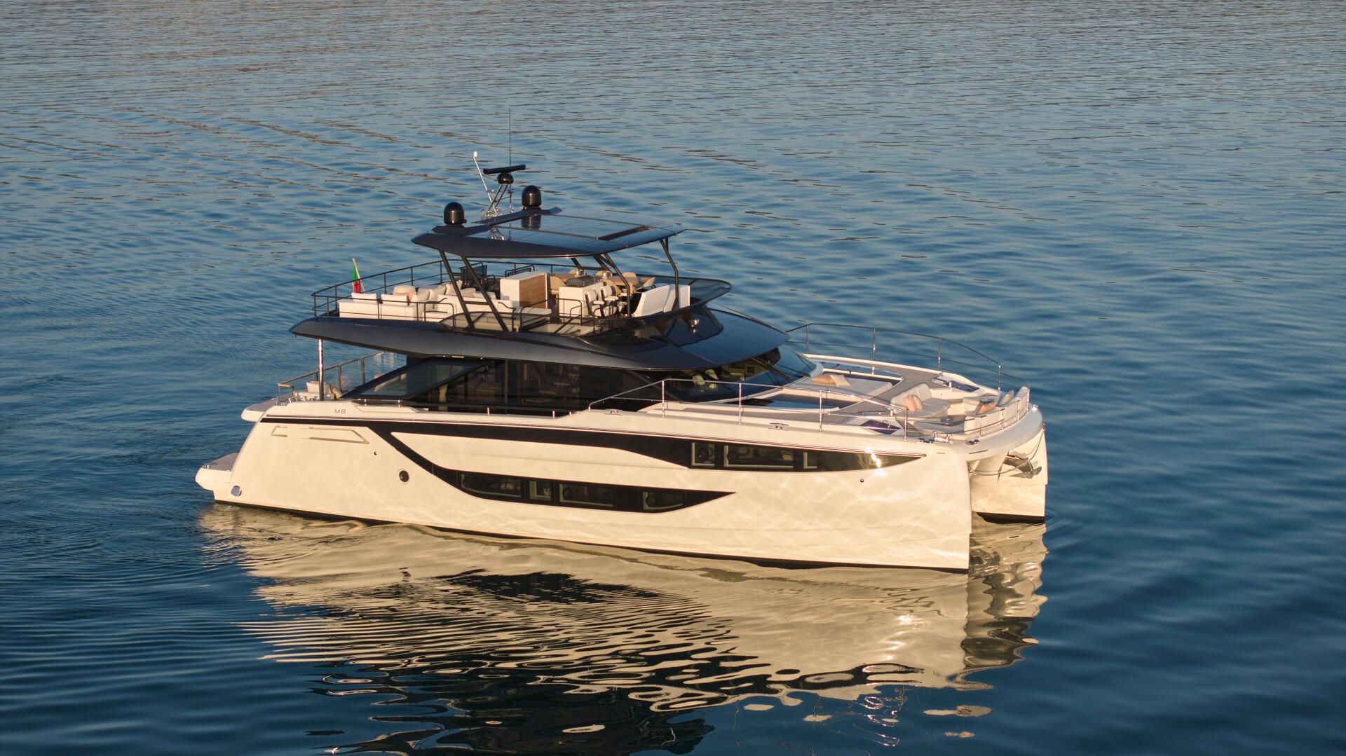 Prestige Yachts M8
