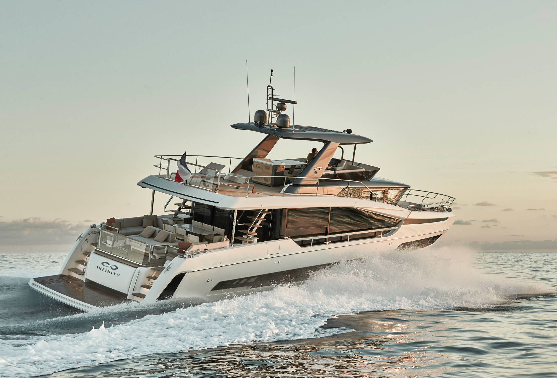 Prestige Yachts X70